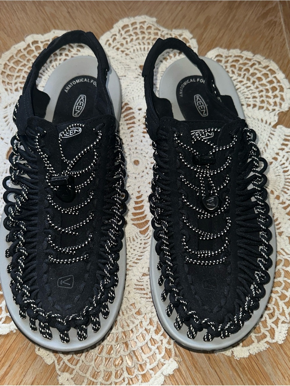 KEEN Mens Uneek Black Sandals size 11.5 Like New